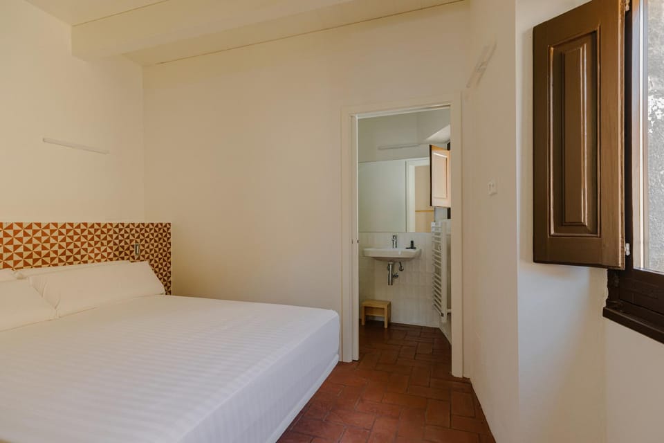 Toilet, Bed, Bathroom, Photo of the whole room, Bedroom
