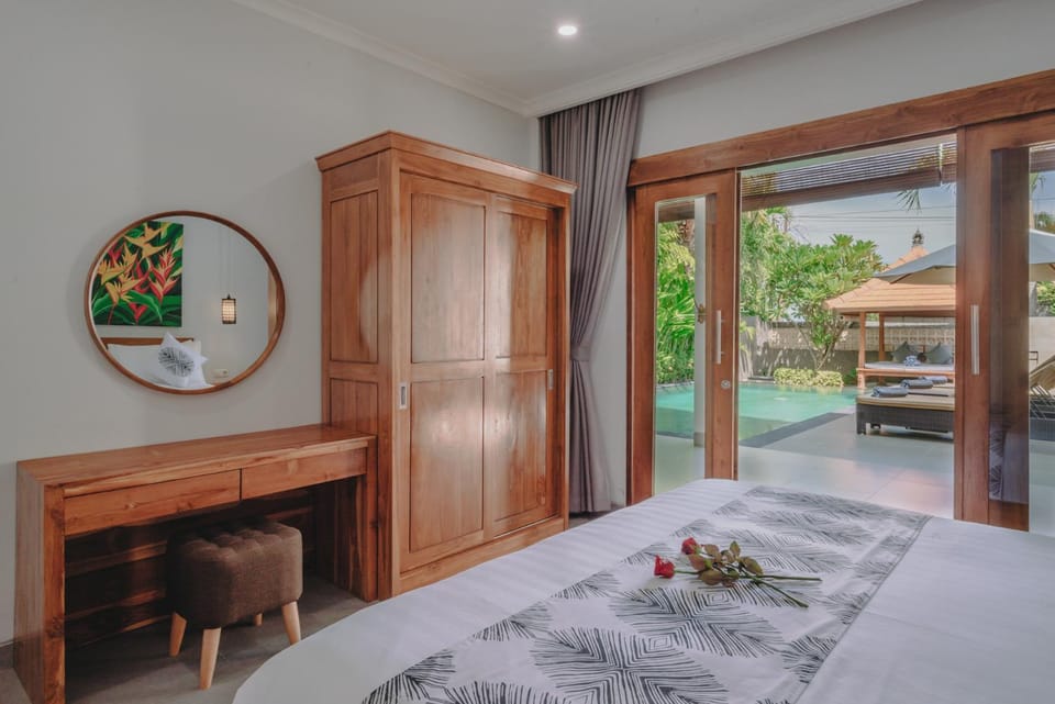 Bed, Bedroom, Pool view, Swimming pool