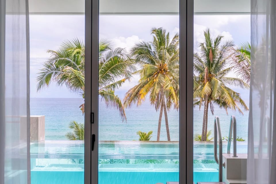 Living room, Pool view, Sea view