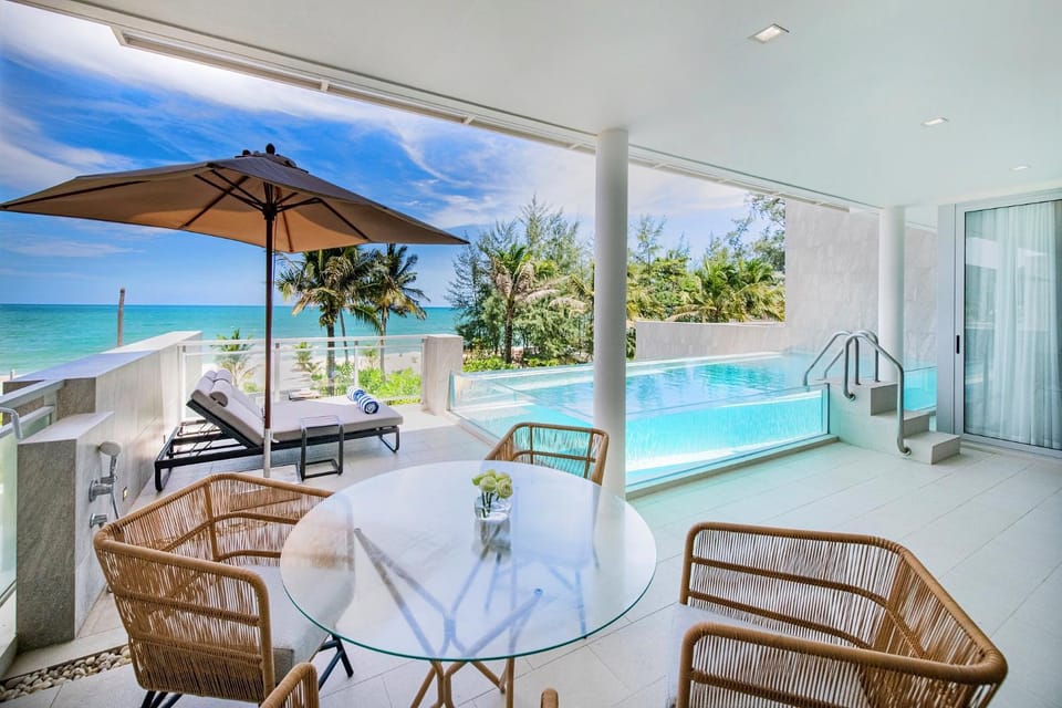 Patio, Balcony/Terrace, Beach, Pool view, Sea view, Area and facilities, Swimming pool, locker, sunbed