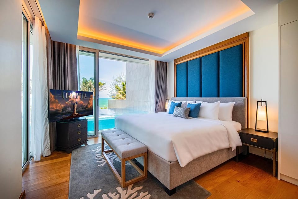 Bed, TV and multimedia, Bedroom, Pool view, Sea view, locker, air conditioner