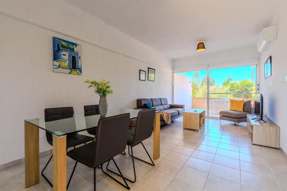 Living room, Floor plan, Dining area