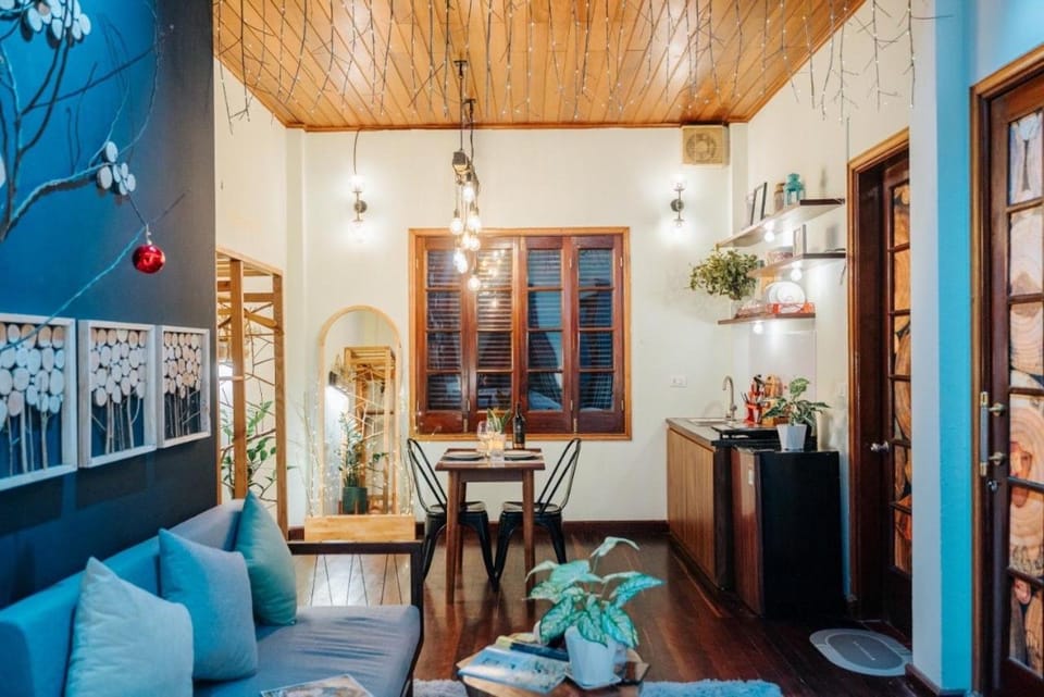 Kitchen or kitchenette, Living room, Seating area, Dining area