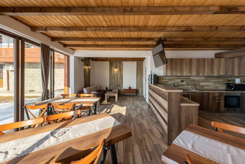 Kitchen or kitchenette, Communal kitchen