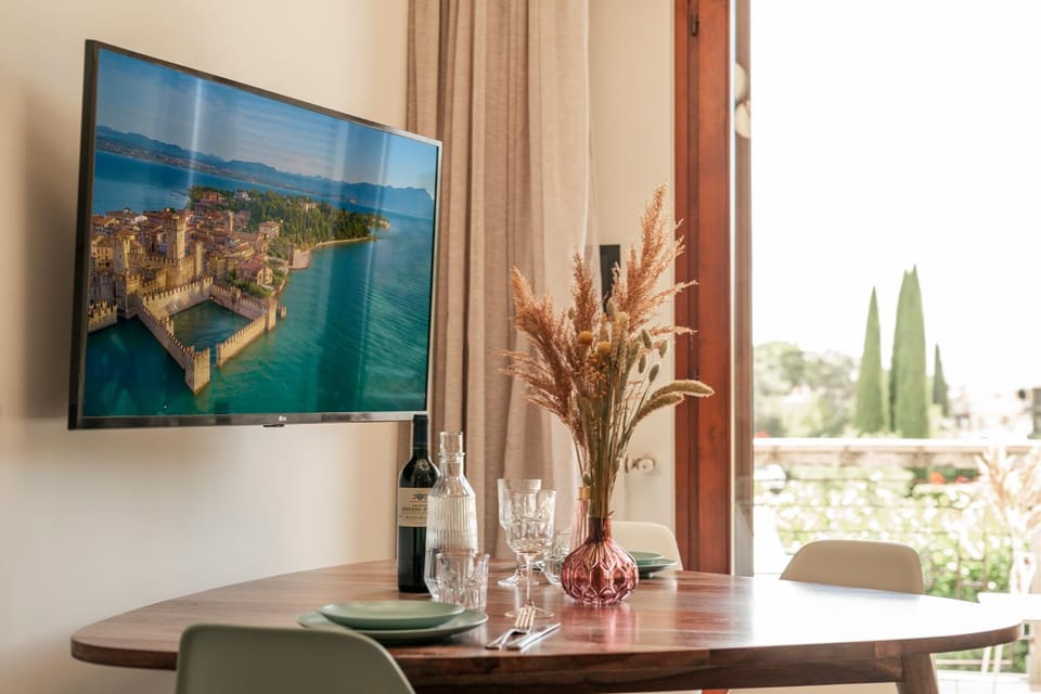 TV and multimedia, Dining area