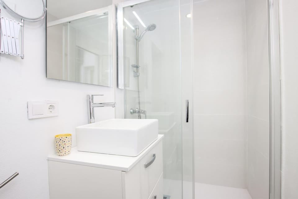 Shower, Bathroom, towels