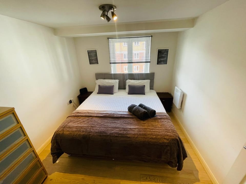 Travaal.©om - 2 Bed Serviced Apartment Farnborough Apartment in Farnborough