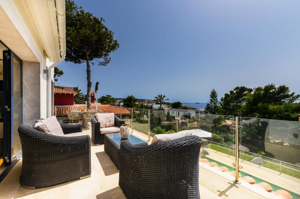View (from property/room), Balcony/Terrace, Sea view