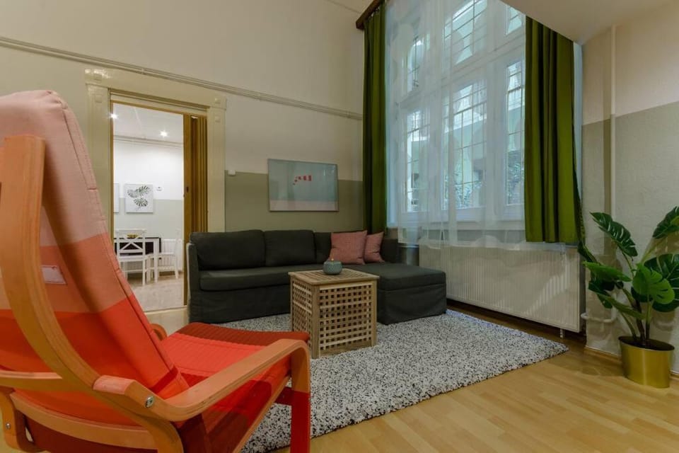 Property building, TV and multimedia, Living room, Seating area