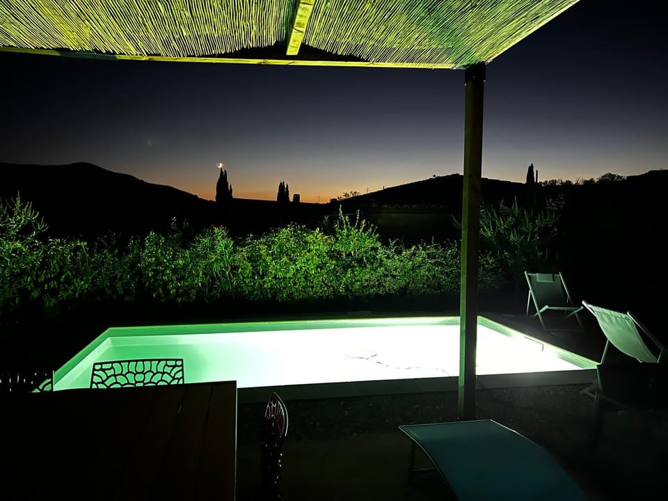 Balcony/Terrace, Mountain view, Pool view, Swimming pool, Sunset