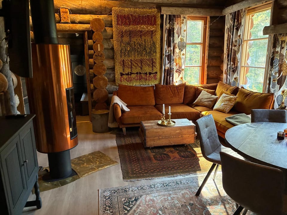 Ruka Villa Pipo slopes, skiing, lake, jacuzzi House in Finland