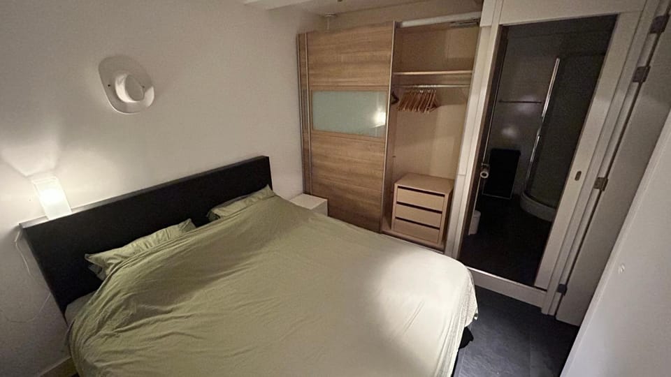 Bed, Bedroom, Guests