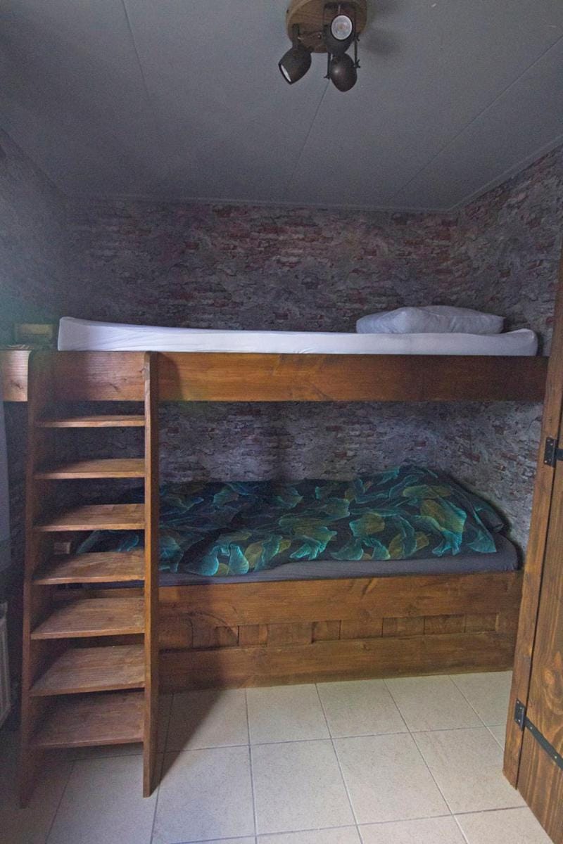 Bedroom, bunk bed