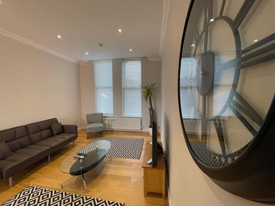 Convent - 2 Bed Serviced Apartment Farnborough Apartment in Farnborough