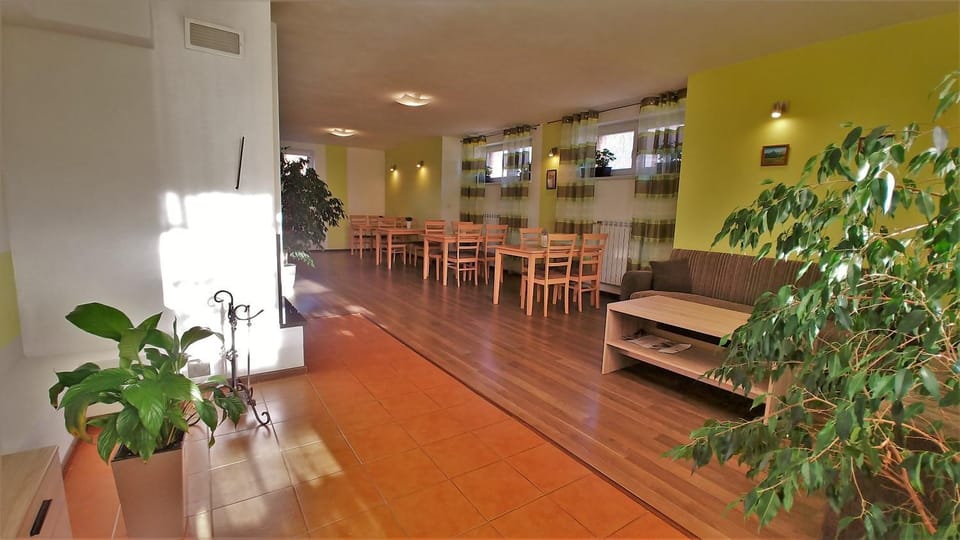 Communal lounge/ TV room
