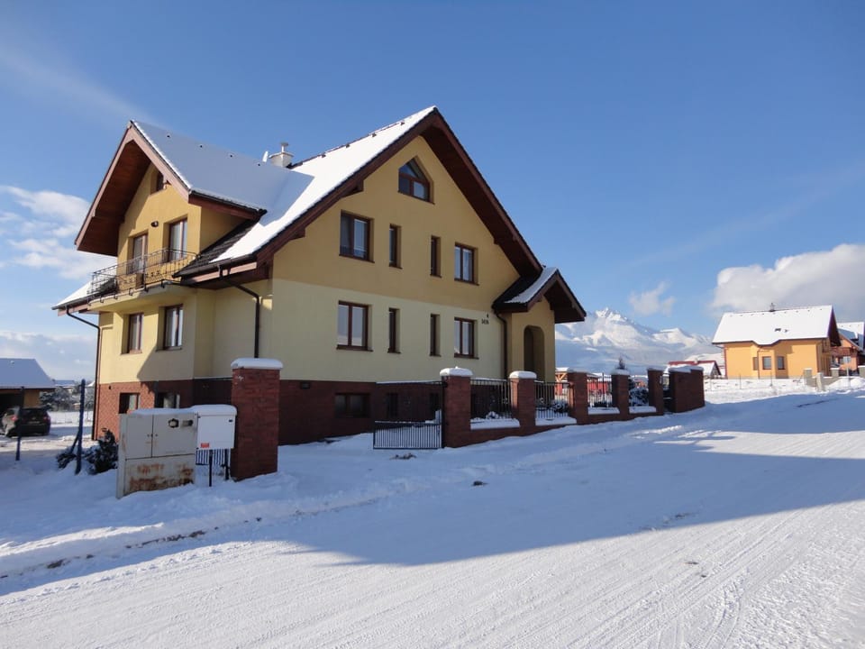 Facade/entrance, Winter
