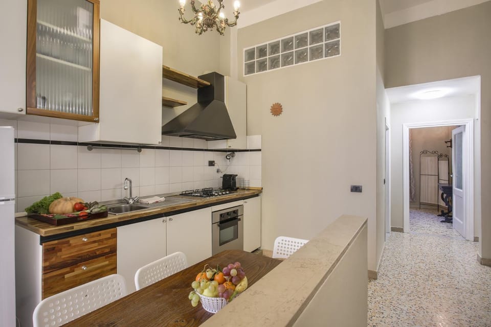 Kitchen or kitchenette, pet friendly, stove