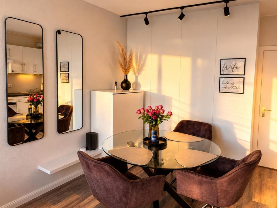 Seating area, Dining area
