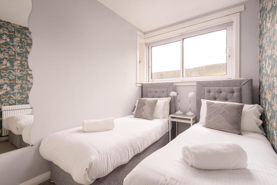 Calton Hill Lookout by Calton Living Apartment in Edinburgh