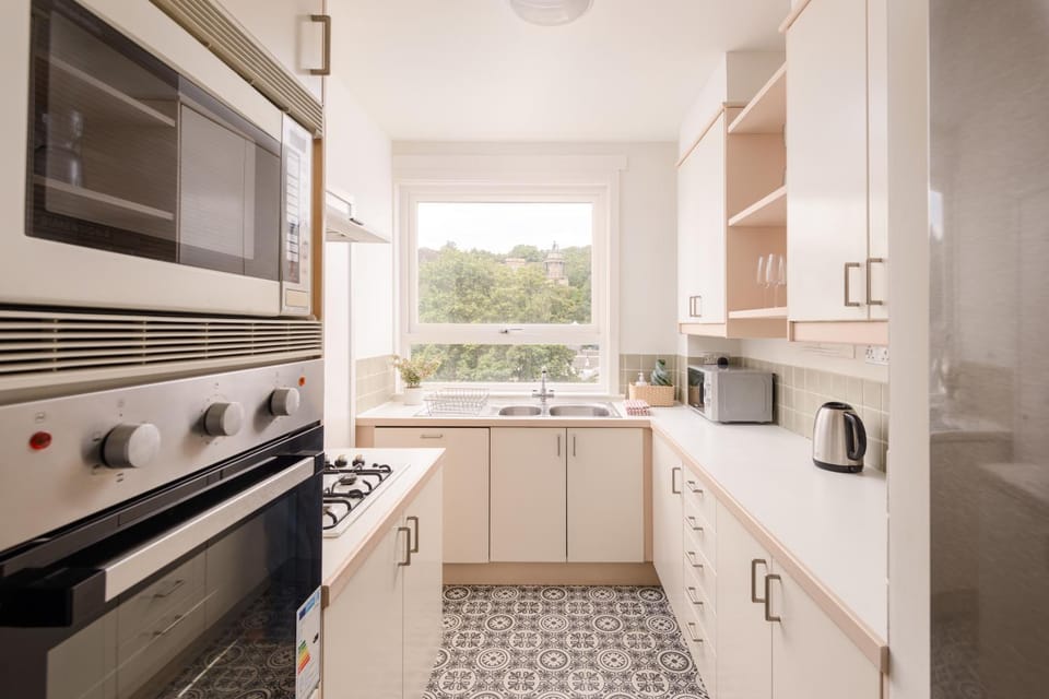 Calton Hill Lookout by Calton Living Apartment in Edinburgh