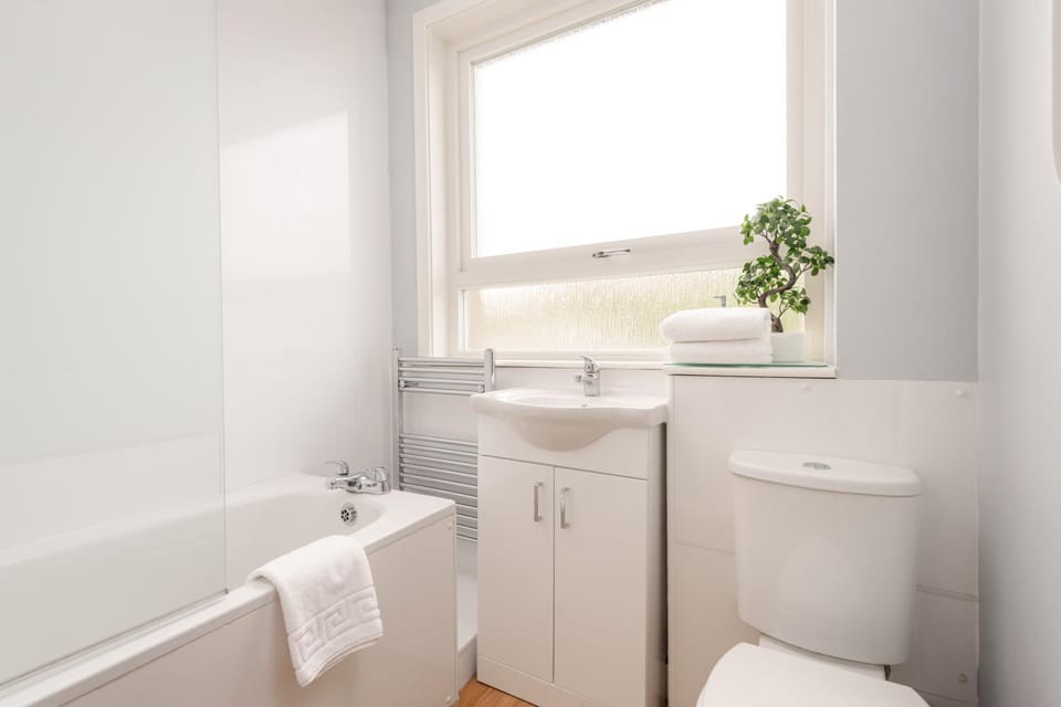 Calton Hill Lookout by Calton Living Apartment in Edinburgh