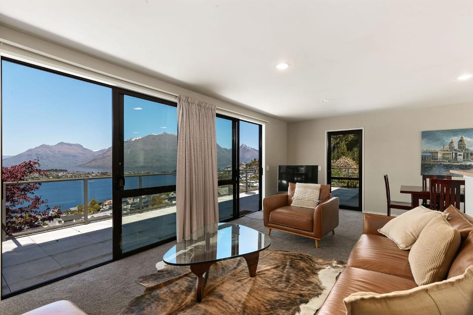 TV and multimedia, View (from property/room), View (from property/room), Balcony/Terrace, Living room, Lake view, Lake view, Mountain view, Mountain view