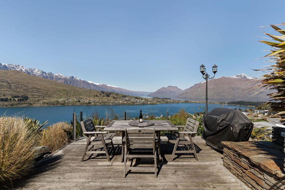 Patio, Day, BBQ facilities, BBQ facilities, Garden, View (from property/room), Seating area, Dining area, Lake view, Mountain view