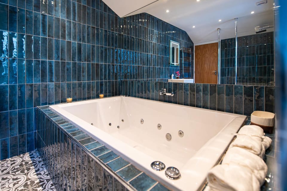 Bathroom, Bath
