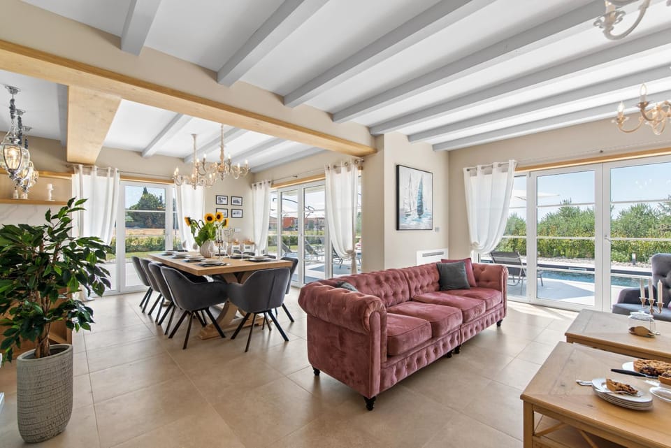 View (from property/room), Balcony/Terrace, Living room, Seating area, Dining area
