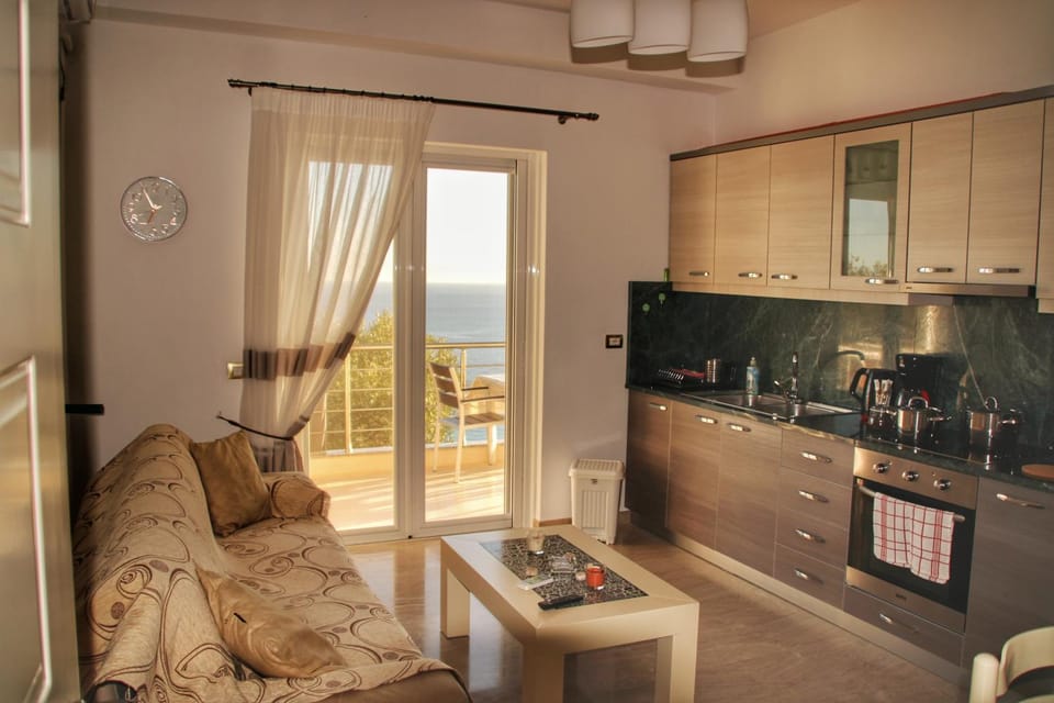 Natural landscape, Kitchen or kitchenette, Living room, Seating area, Dining area, Sea view, pet friendly, stove
