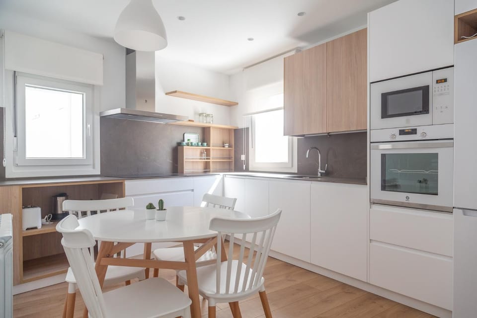 Kitchen or kitchenette, Dining area, dishwasher, minibar, pet friendly, stove