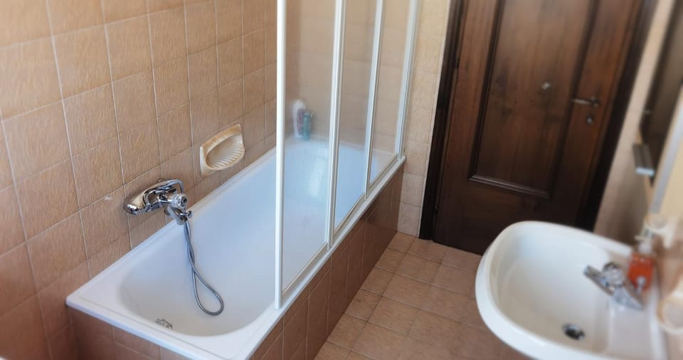 Bathroom, Bath