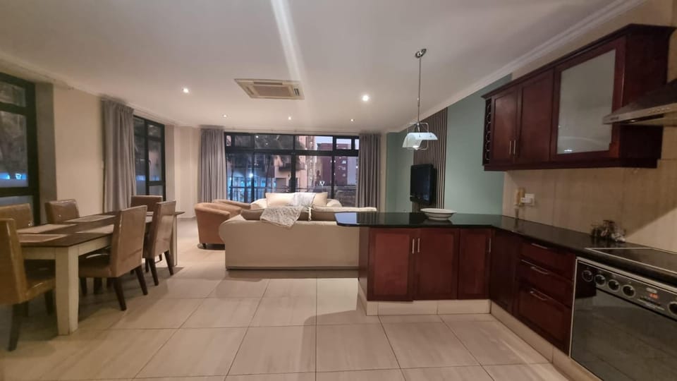 Seating area, Dining area, kitchen