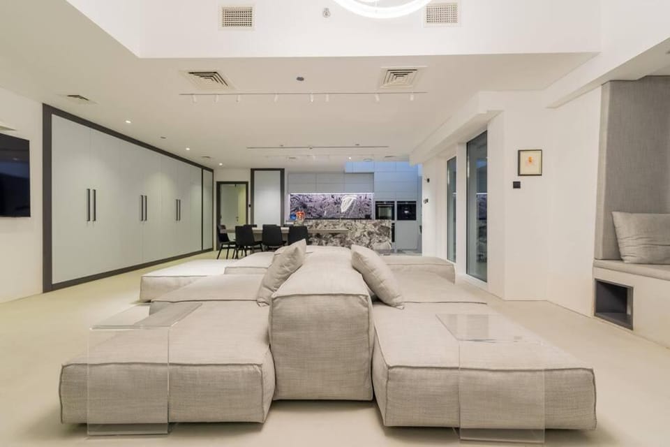 Cayan old Apartment in Dubai