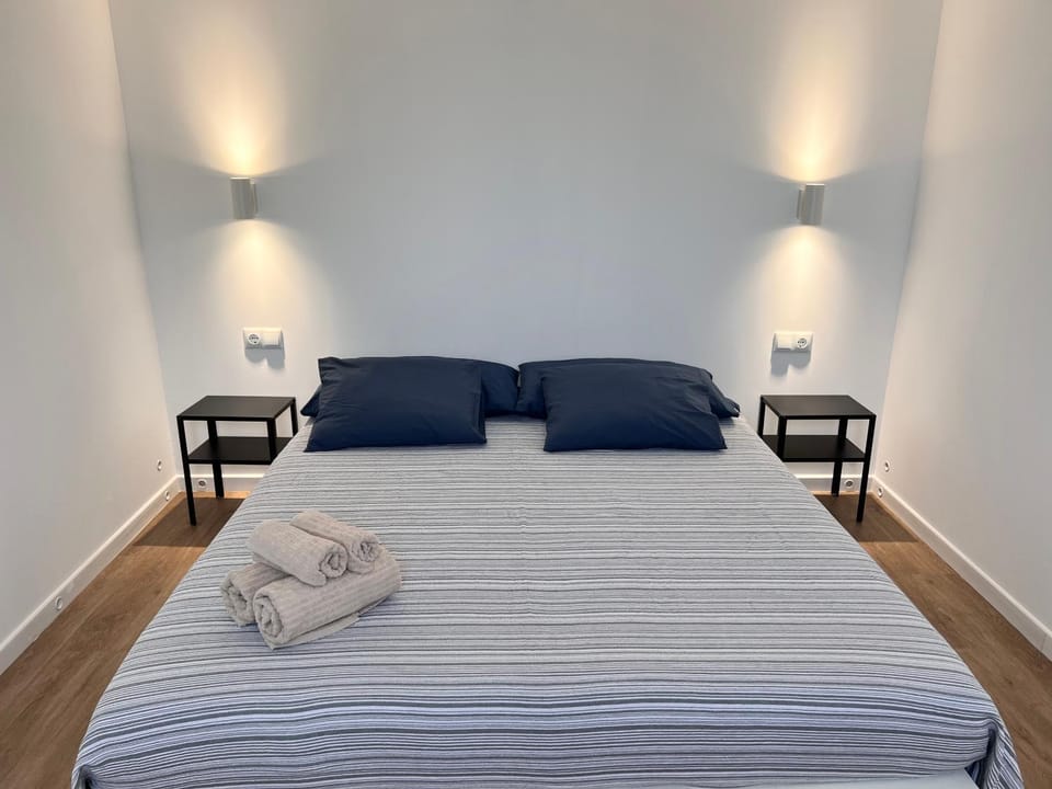 Bed, Photo of the whole room, Bedroom