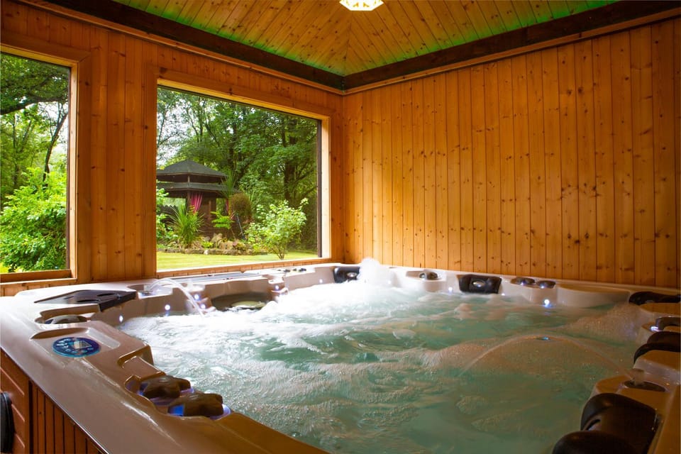 Hot Tub, Hot Tub