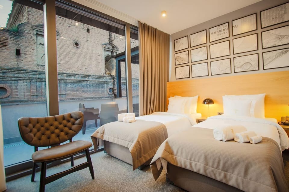 Bed, Seating area, Bedroom