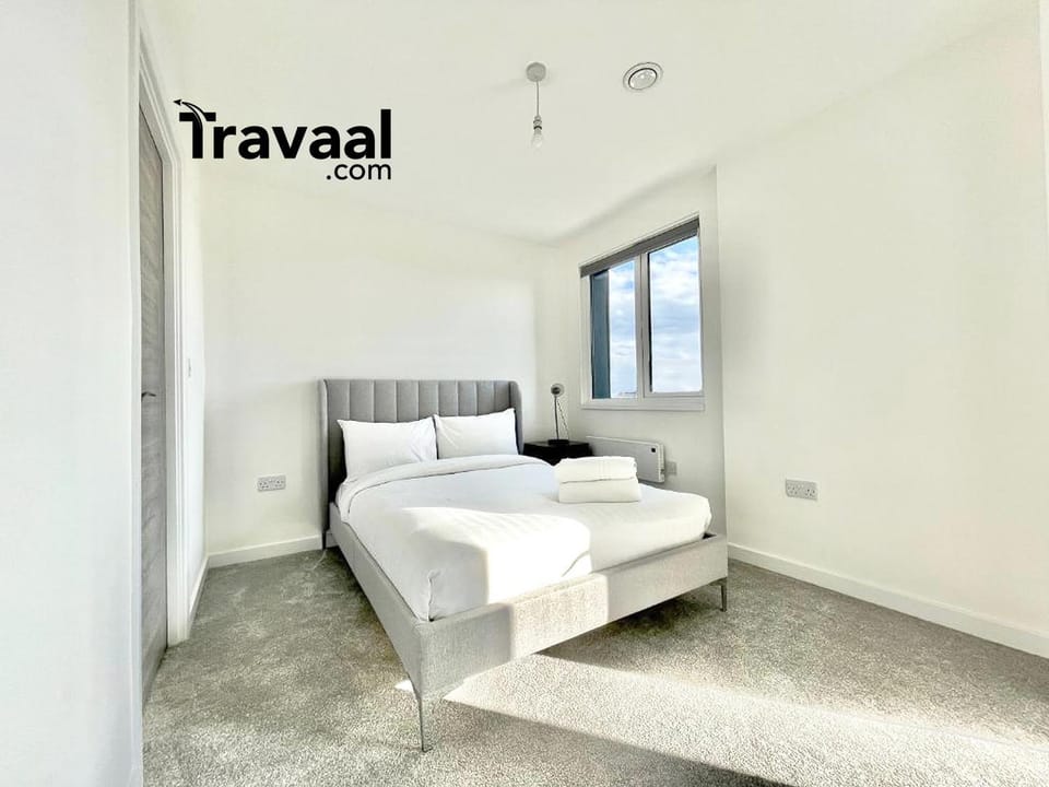 Travaal.©om - 3 Bed Serviced Apartment Farnborough Apartment in Farnborough