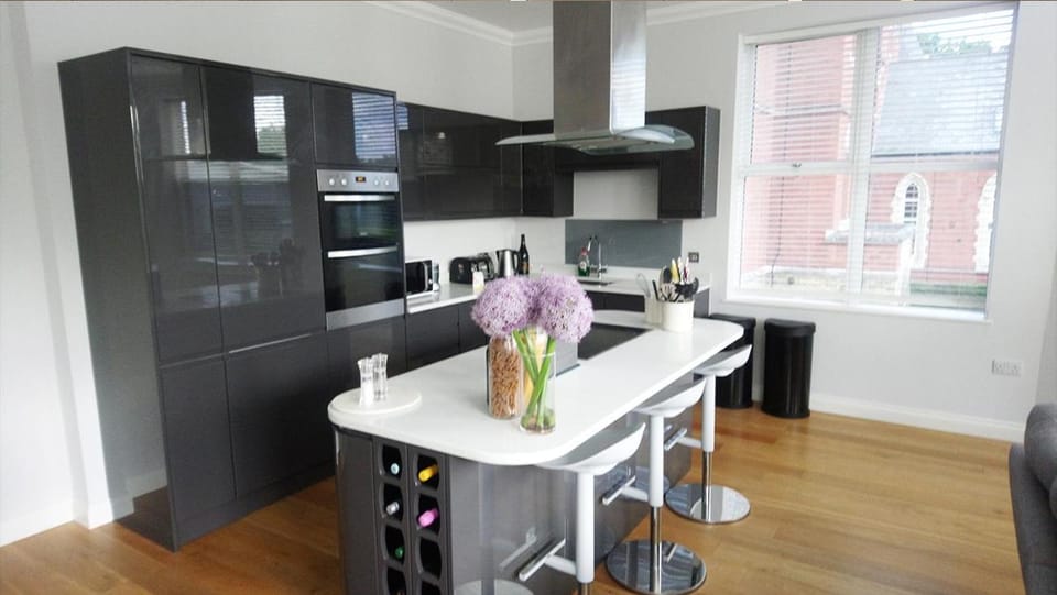 Travaal.©om - 3 Bed Serviced Apartment Farnborough Apartment in Farnborough