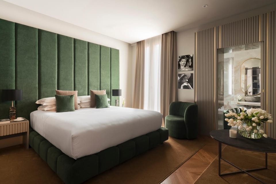 Bed, Living room, Photo of the whole room, Seating area, Bedroom, Family
