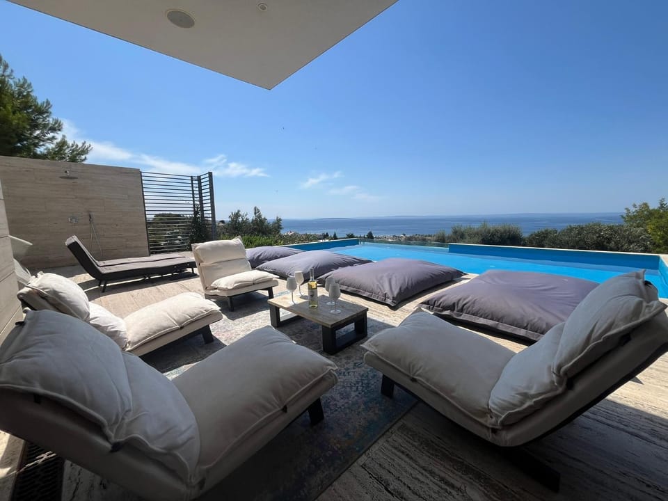 Sea view, Swimming pool, sunbed