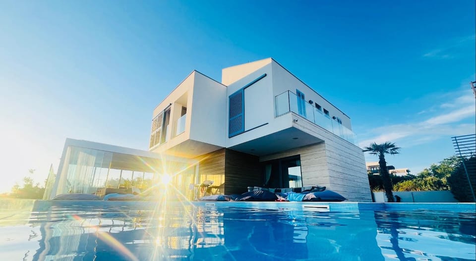 Property building, Swimming pool