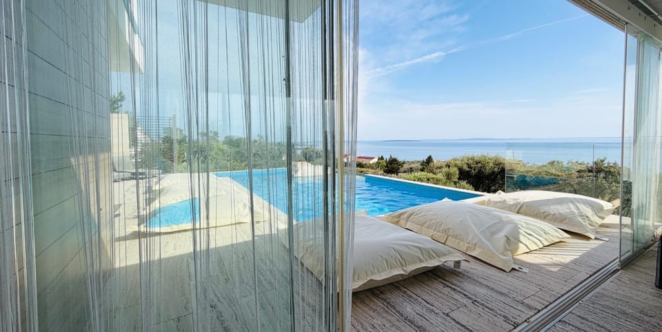 Balcony/Terrace, Pool view, Sea view, Swimming pool