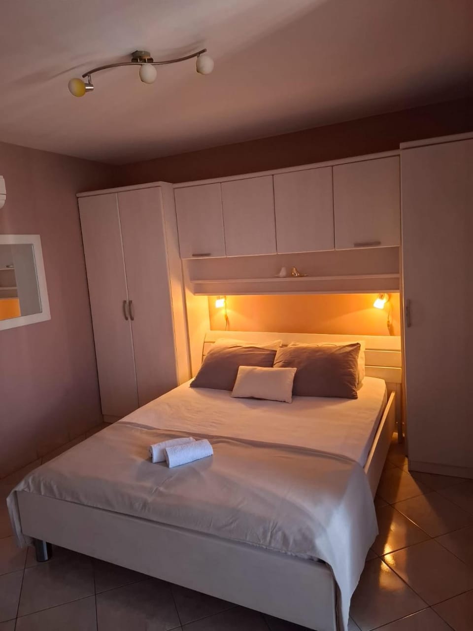Happy Basset Terrace Apartment in Makarska