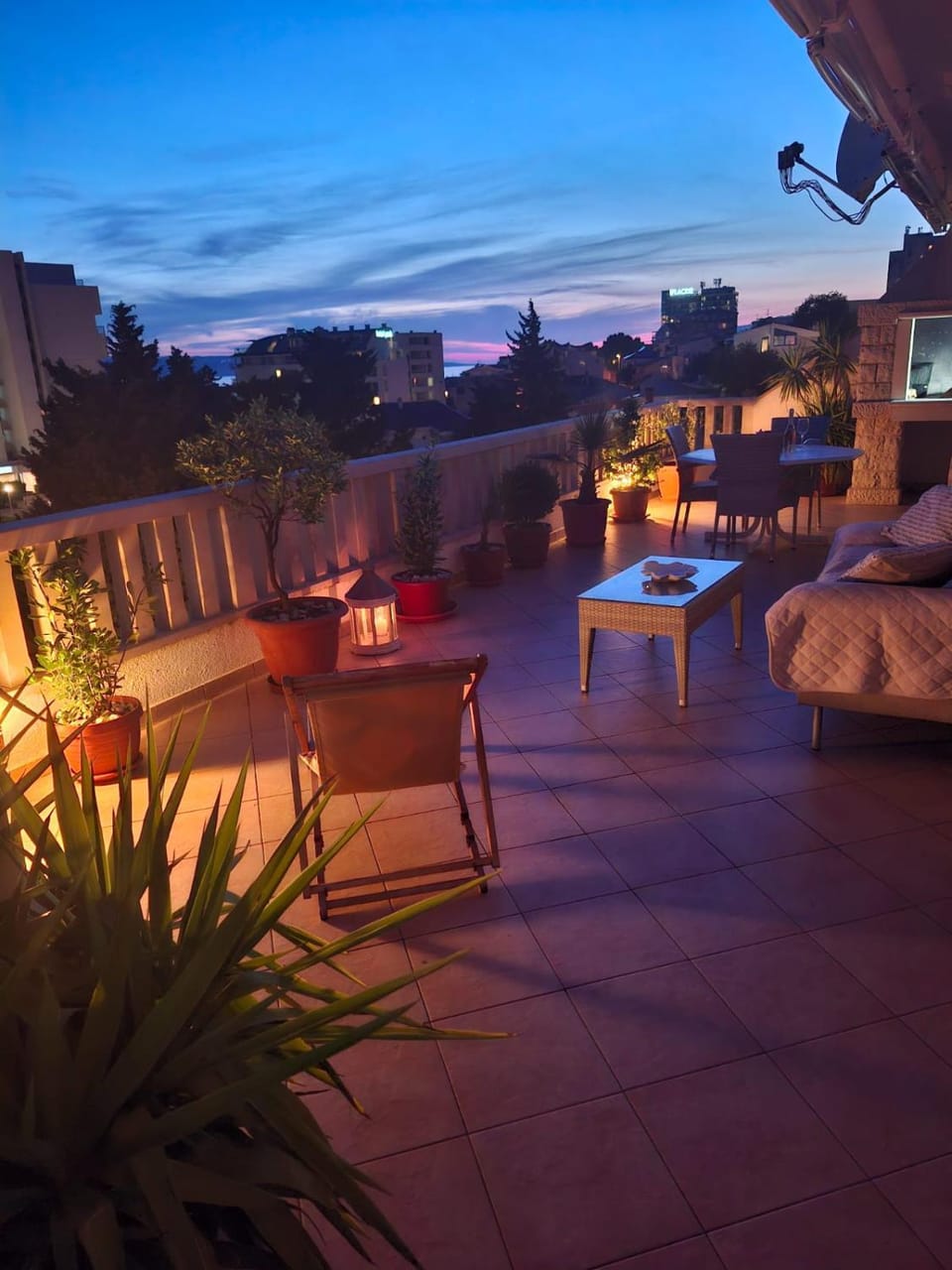 Happy Basset Terrace Apartment in Makarska