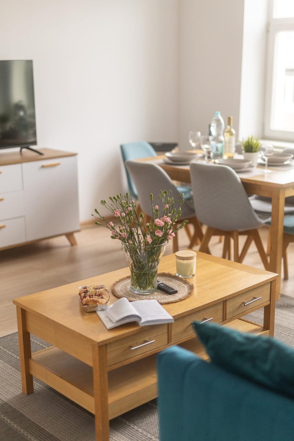 TV and multimedia, Living room, Seating area, Dining area, Evening entertainment
