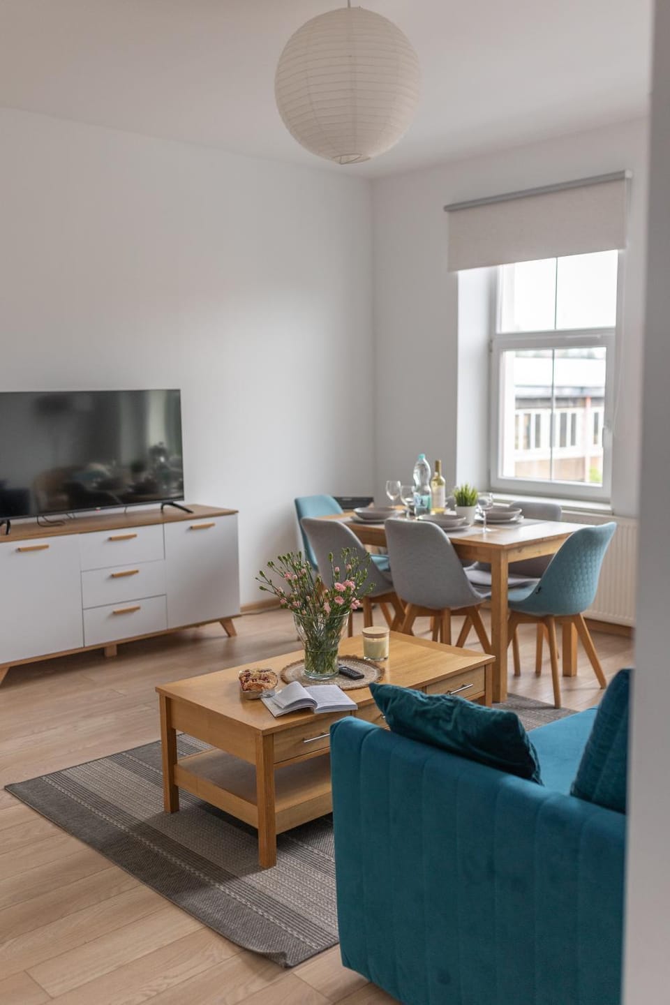 Communal lounge/ TV room, TV and multimedia, Seating area, Dining area, Evening entertainment