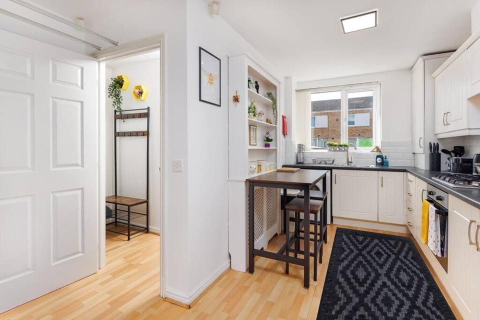 Kitchen or kitchenette, Dining area, oven, stove, toaster