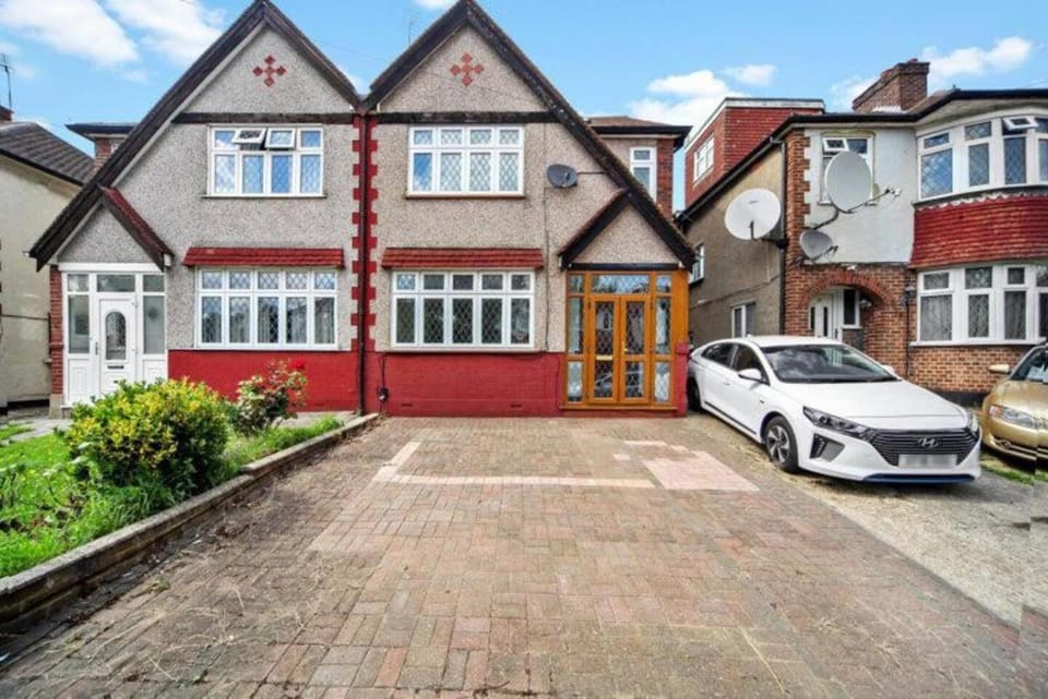 Property building, Street view, Location