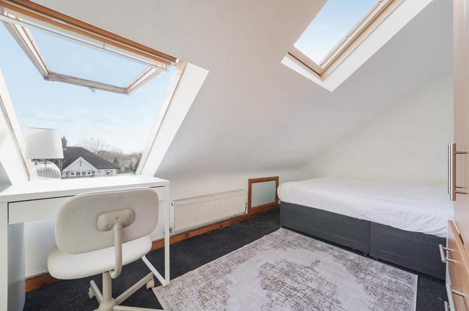 Bed, Photo of the whole room